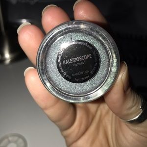 Makeup Geek loose pigment in kaleidoscope.